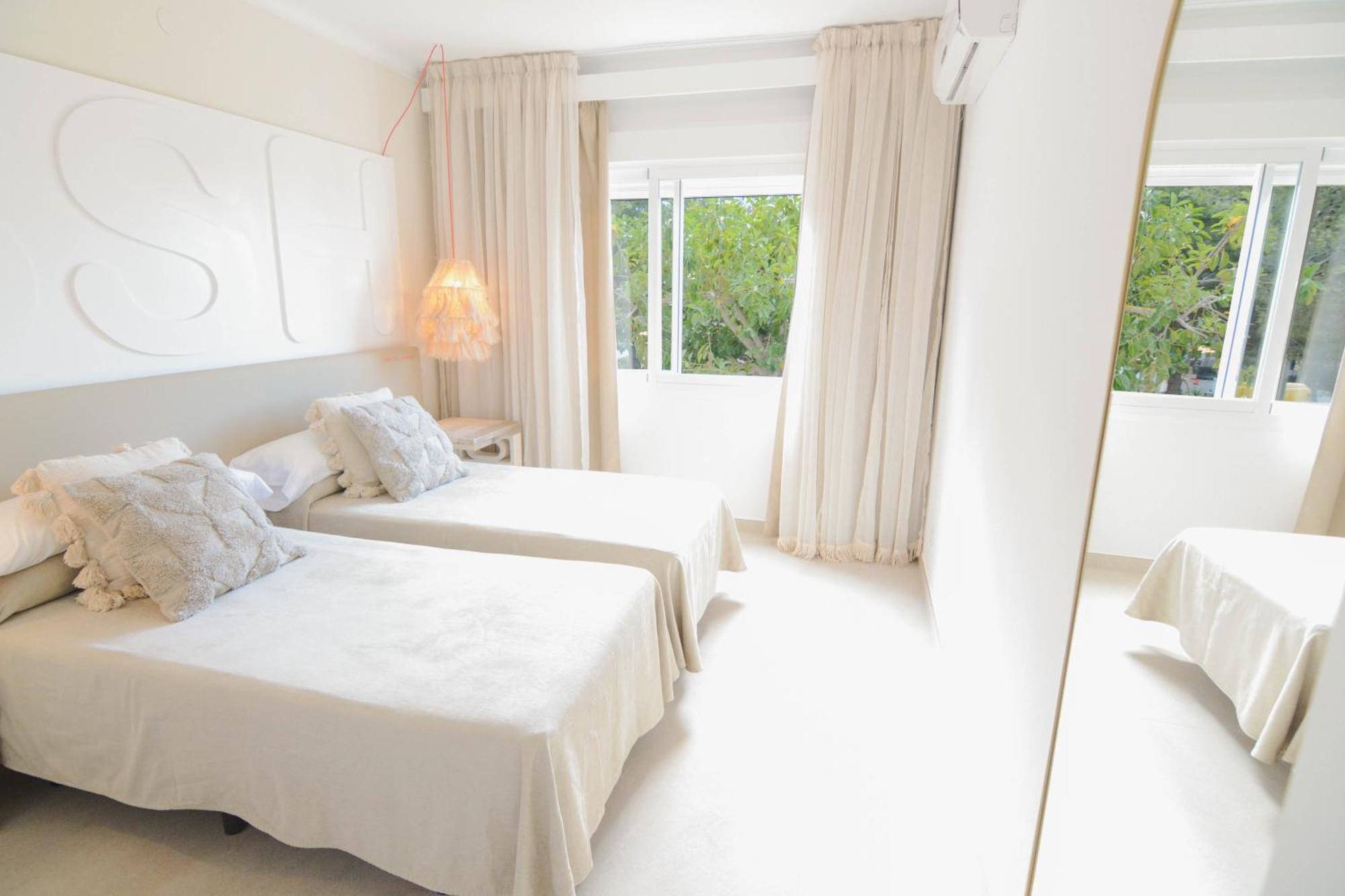 Aparthotel Secret Oasis Ibiza-Only Adults San Antonio Abad Exterior foto